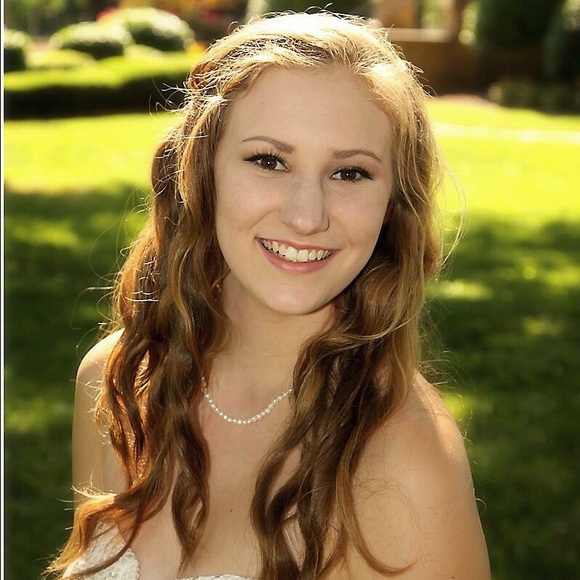 Meet your Posher, Abby - Picture 3 of 4