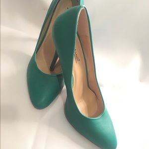 Anne Michelle Classic Pump