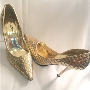 Anne Michelle Gold Quilted Pump