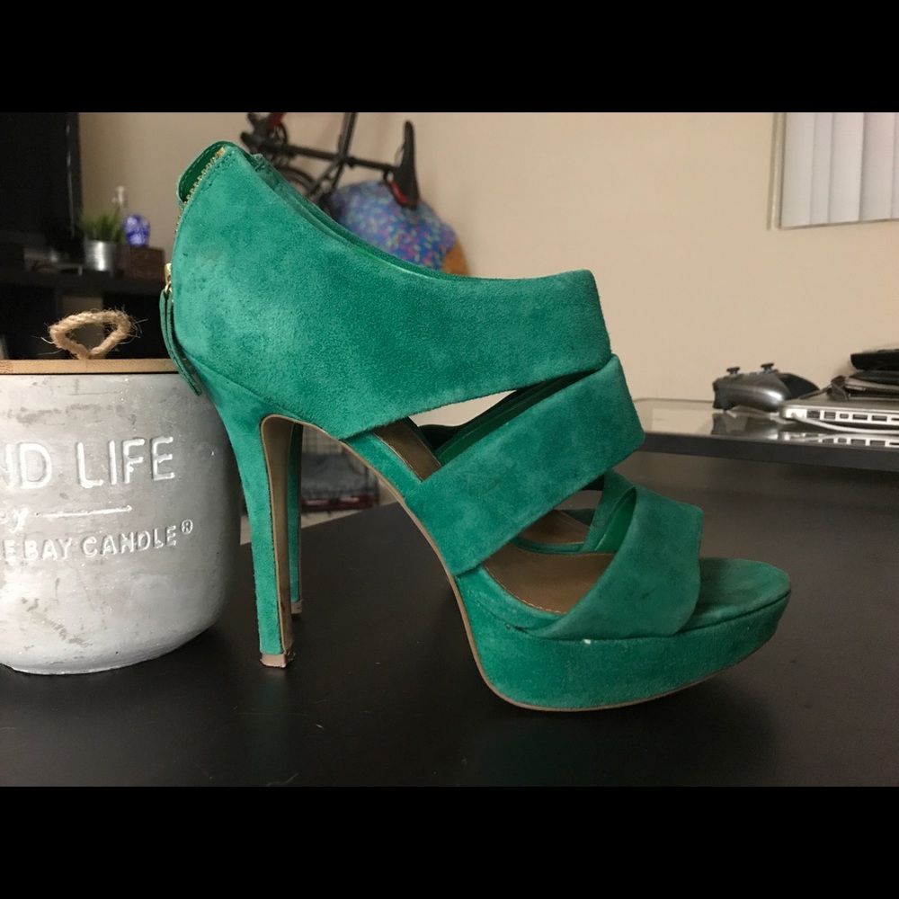 RESERVED****Steve Madden Green Pumps