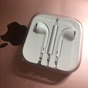 Apple EarPods in-war headphones with mic