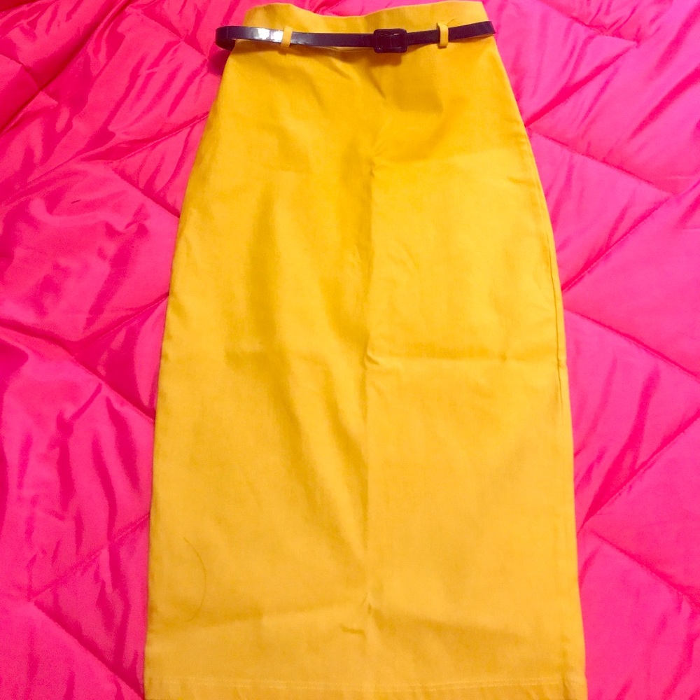 Yellow pencil skirt navy blue belt
