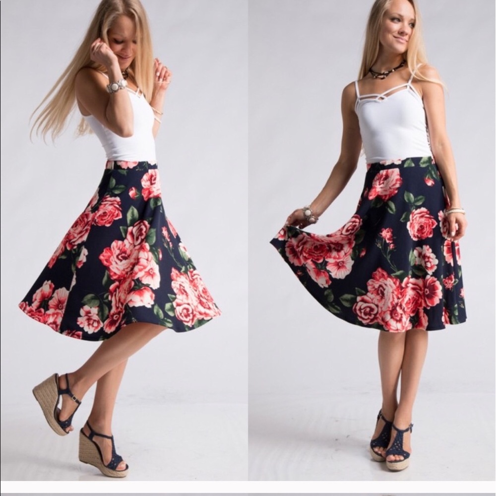 ONE LEFT!! Flowy floral skirt