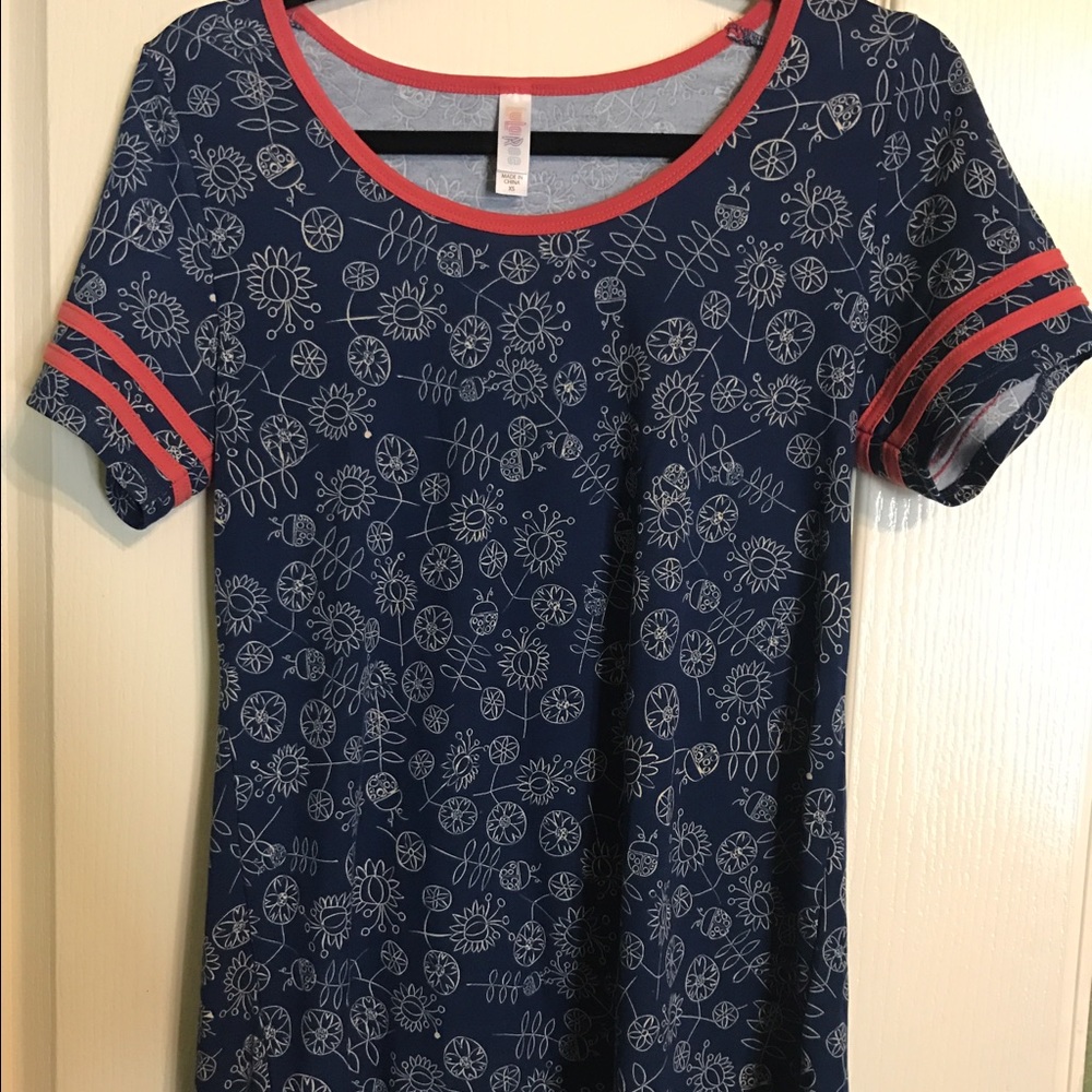 Cute LulaRoe Classic Tee - Worn only once!