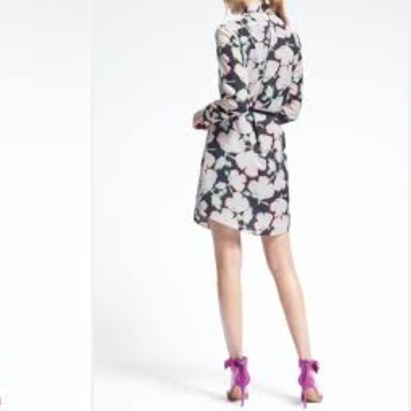NWT Banana Republic Floral Shirt dress in a Small - Picture 3 of 3