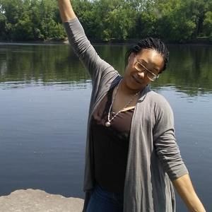 Meet your Posher, Yahnee