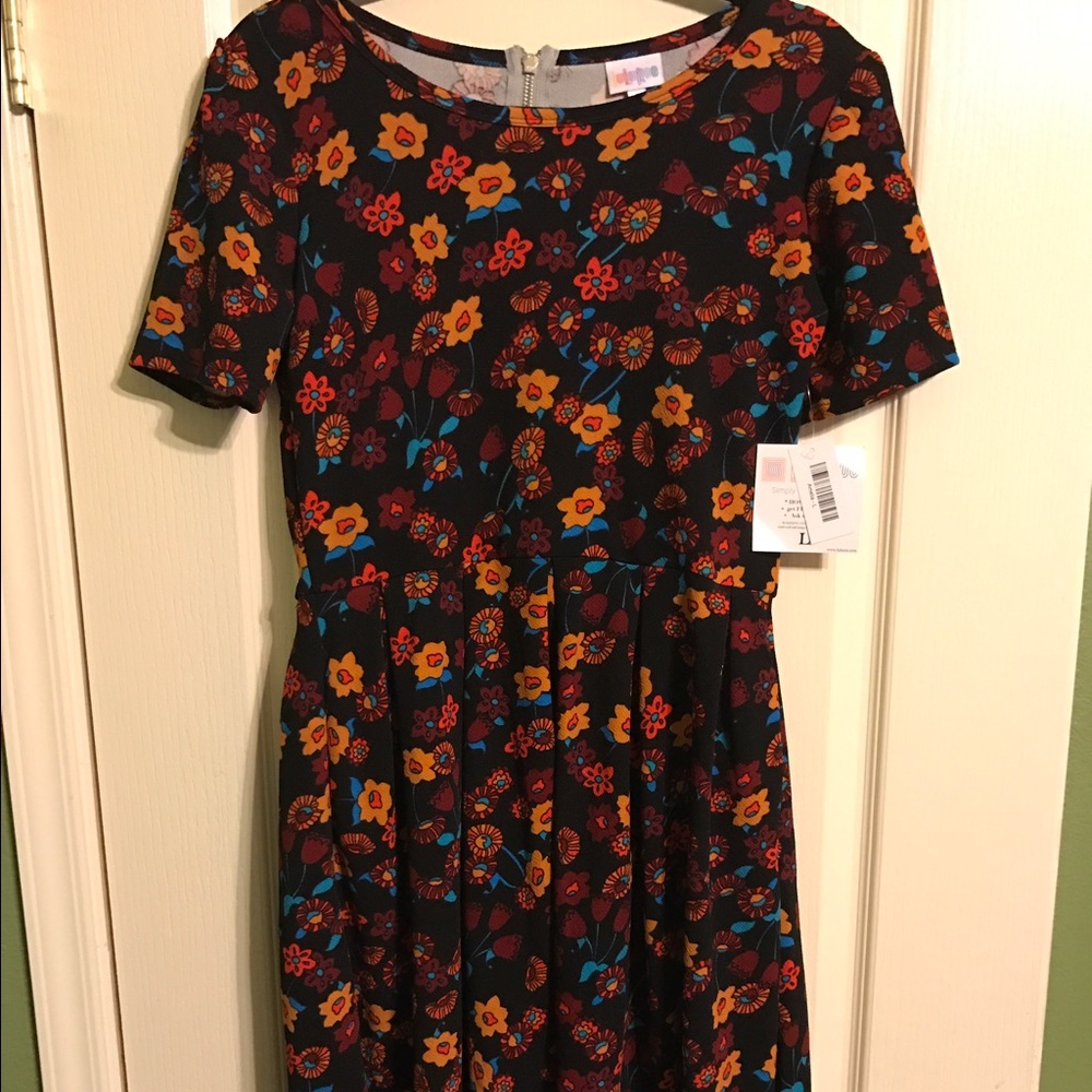 Pretty Amelia with floral pattern - BNWT