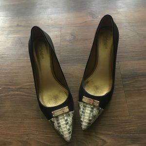 Black coach heels with tan print