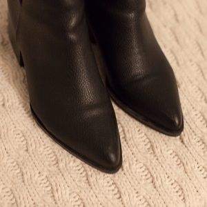 Simply Vera Wang, black bootie