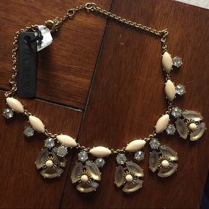 🌼 J. Crew First Bloom Necklace 🌼