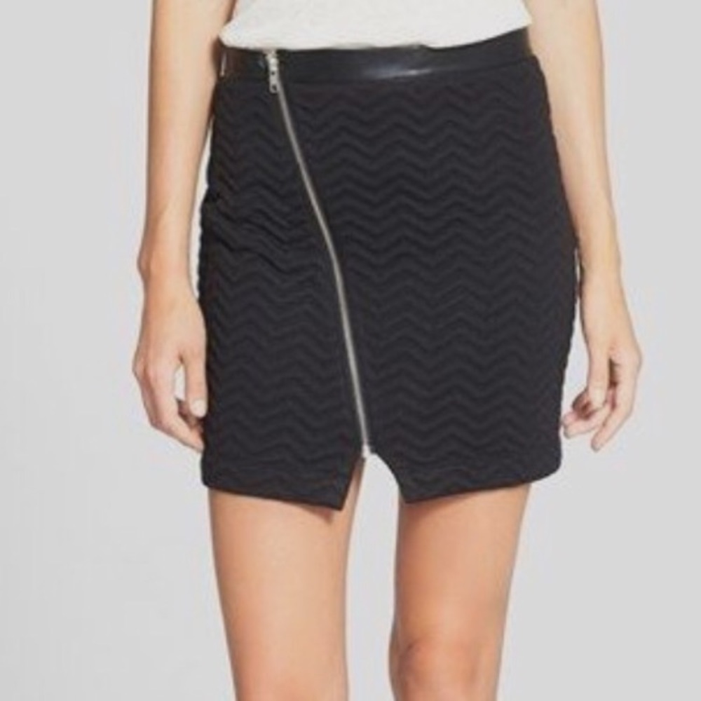 Sanctuary chevron zipper mini