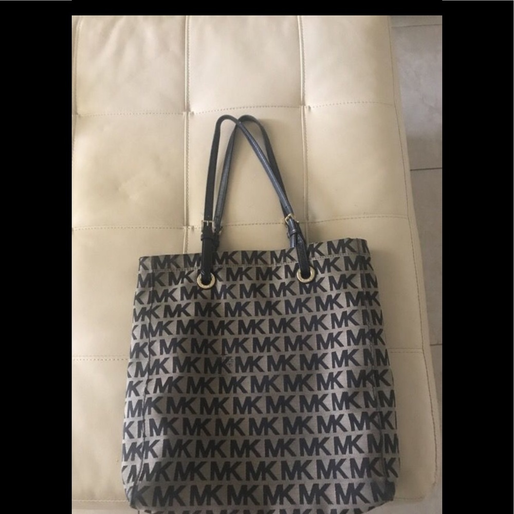 Used Micheal Kors bag