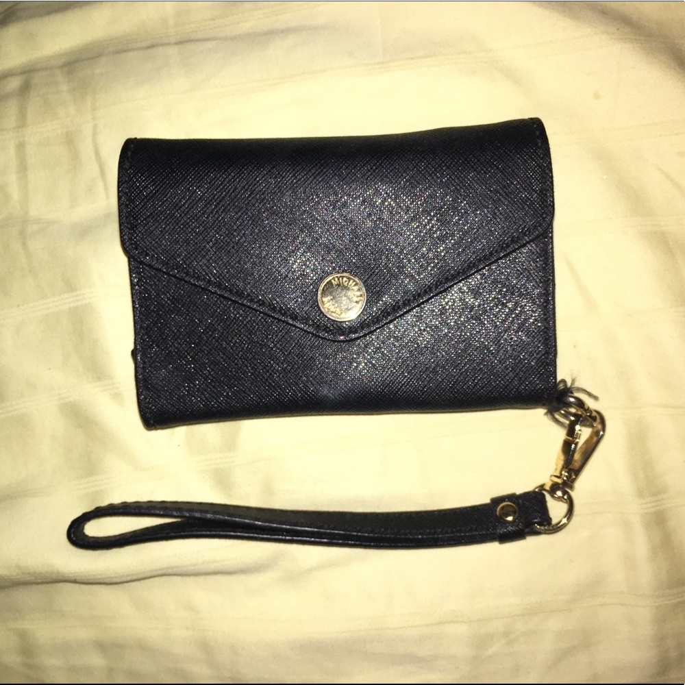 🚨Michael Kors Wallet with IPhone 5, 5c pocket
