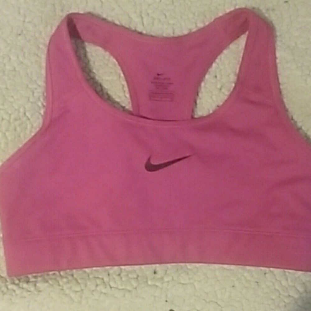 Nike sports bra "BRAND NEW"!