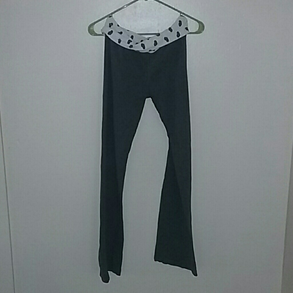 Tarea large grey yoga pants with heart accents