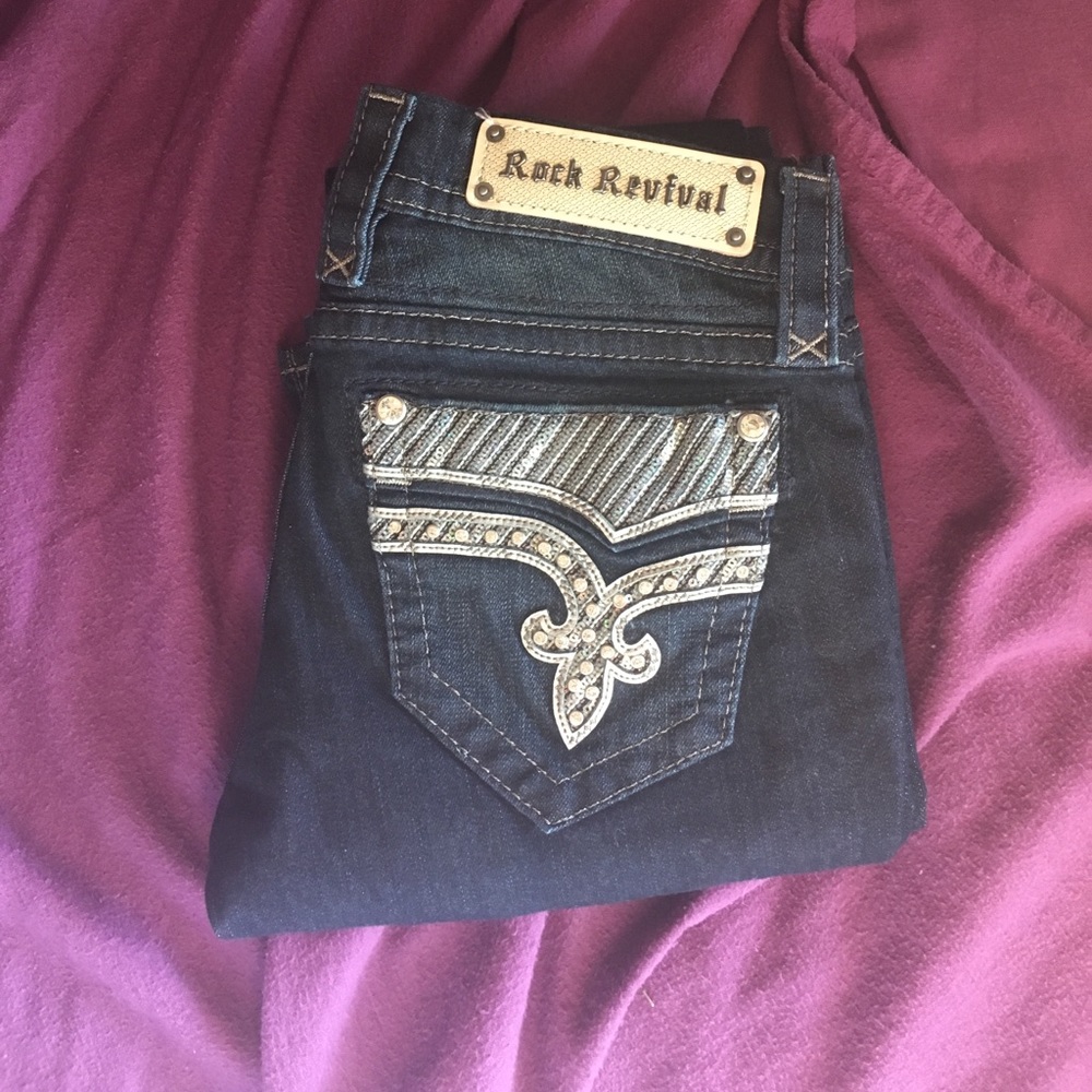 🎉 LOOKING TO TRADE 🎉