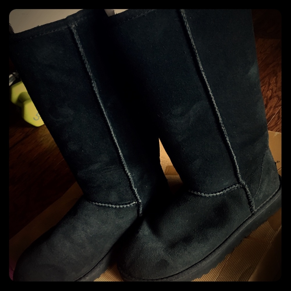Black Tall Uggs with cleaning/care kit