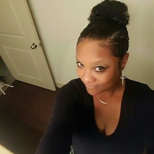 Meet your Posher, Raquel