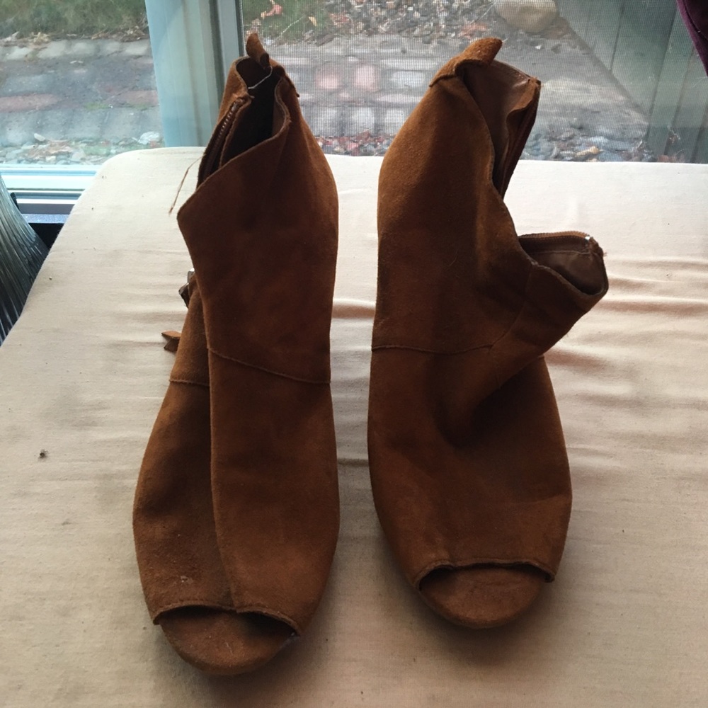 Dolce vita brown suede shoes