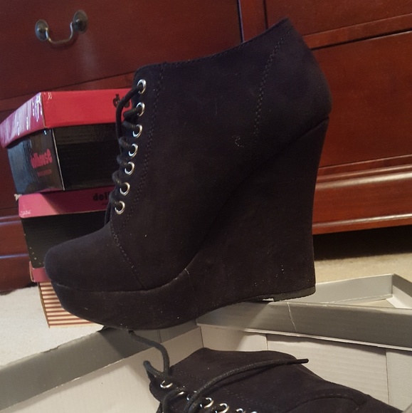 Shoes size 7 - Picture 2 of 5