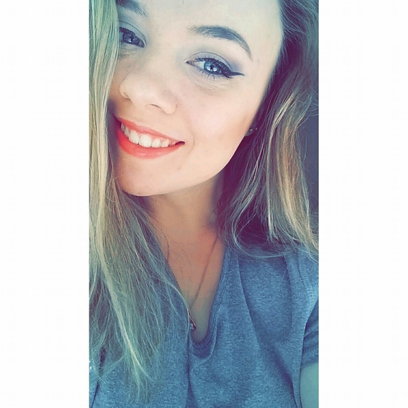 Meet your Posher, Alexis - Picture 1 of 1