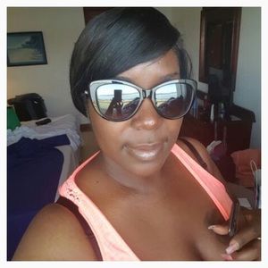 Meet your Posher, Ayesha