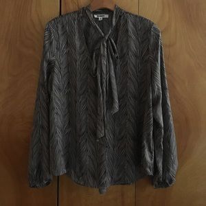 BB Dakota grey/black & beige print blouse w/tie