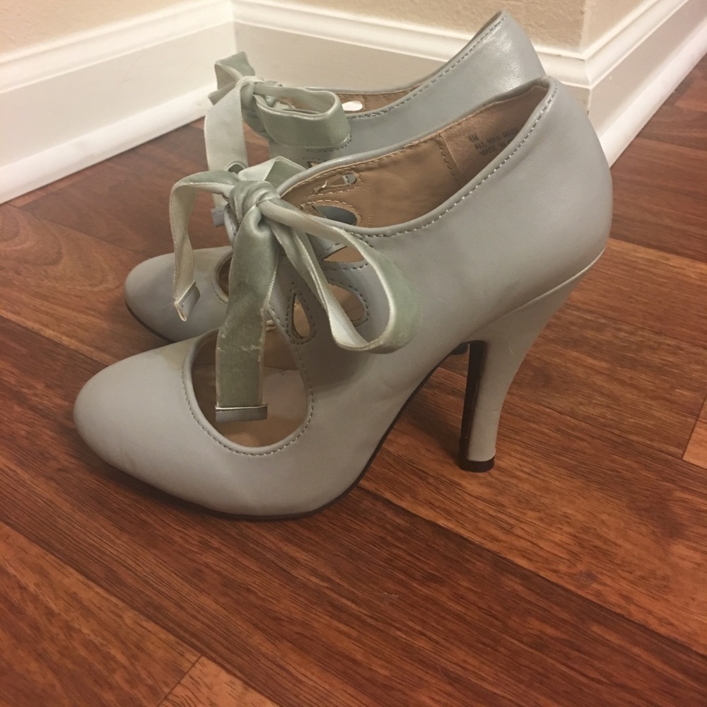 Super cute vintage heels!