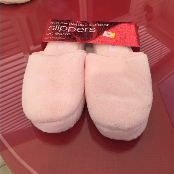 52 off bath and body shoes bath and body works slippers new with bath and body works slippers