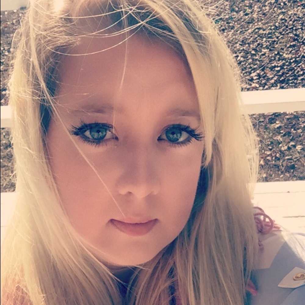 Meet your Posher, Adriana