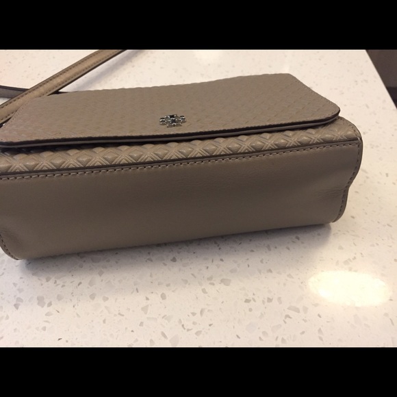Authentic Tory Burch french grey cross body - Picture 2 of 4
