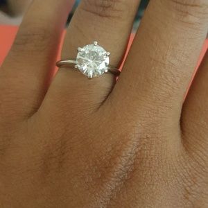 Trade for Alysia! Do not buy!