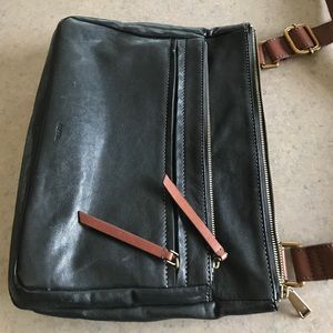 Crossbody Fossil black leather purse
