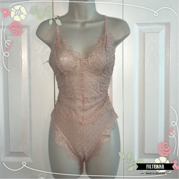 ONE LEFT 💍Pink Lace Bodysuit💍 - Picture 6 of 7