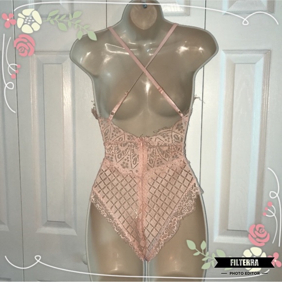 ONE LEFT 💍Pink Lace Bodysuit💍 - Picture 7 of 7