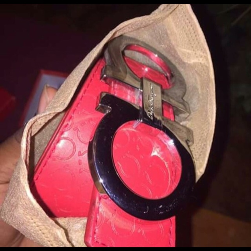 Red designer - Picture 2 of 2