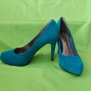 NWOT-Moda Spana turquoise Nadine suede pumps