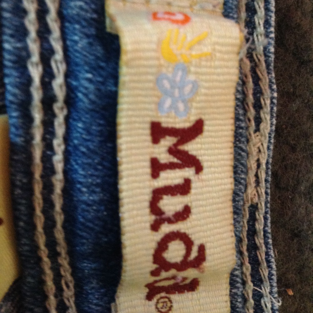 Shorts - Picture 3 of 4