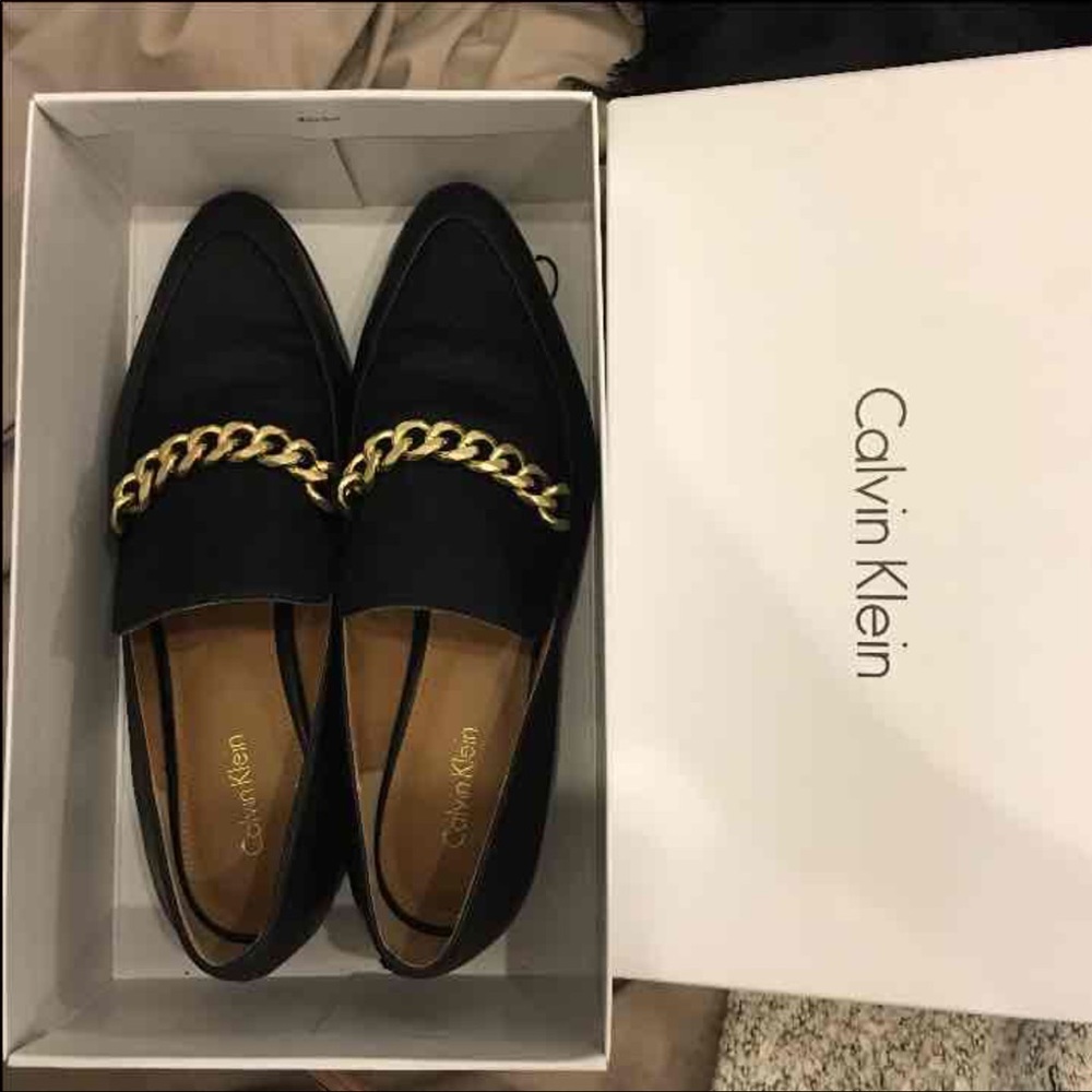 Calvin Klein cow fur loafers w/ gold chain size 9