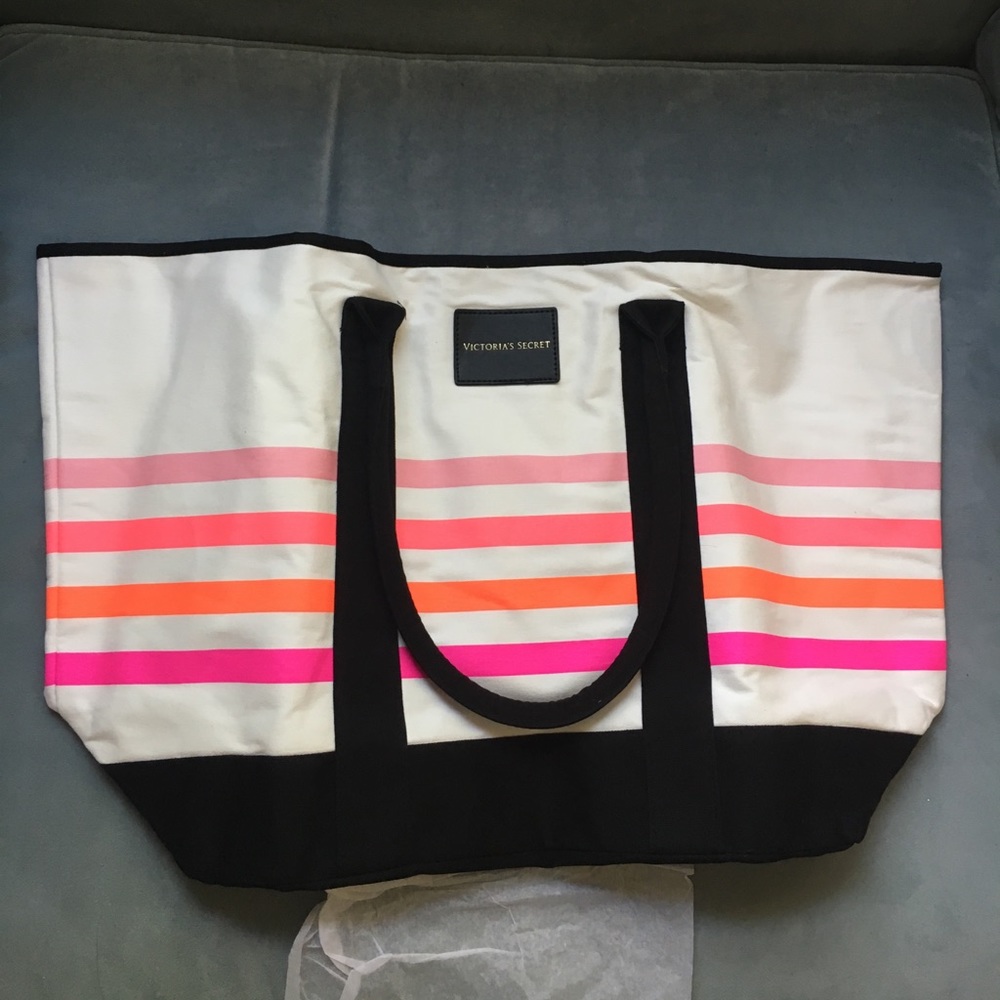 VS beach bag brand new. Never used.
