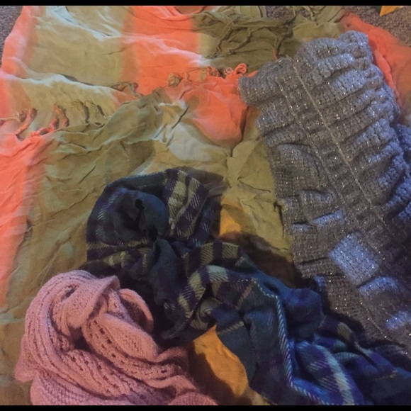 Scarf bundle - Picture 4 of 4