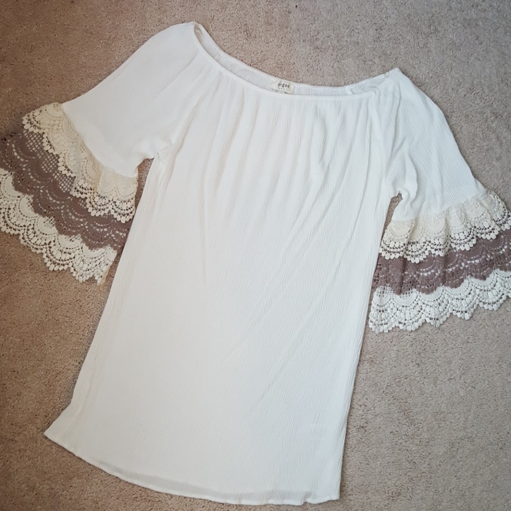 UMGEE Crochet Bell Sleeve Top