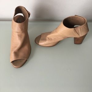 Steve Madde nude leather peep toe heels