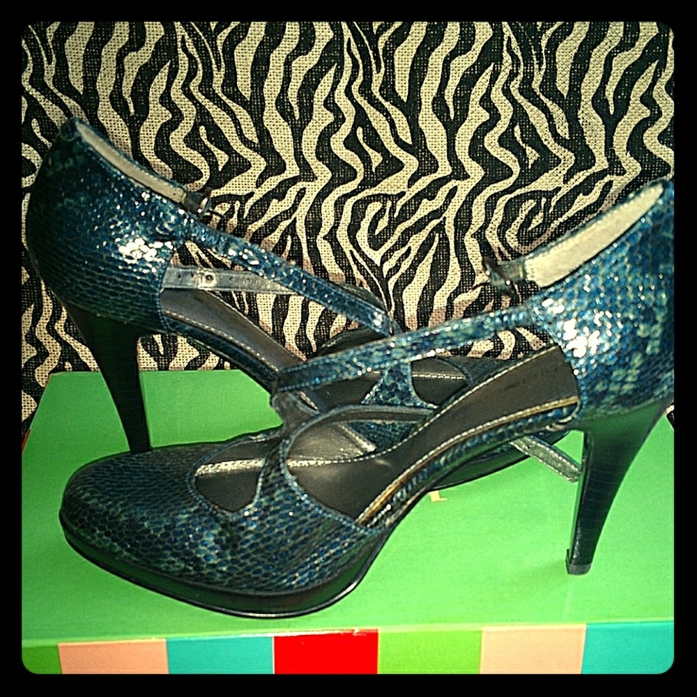 Snake Skin Textured (turquoise/navy/black) heels