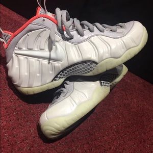 Nike Yeezy Foamposite Authentic Size 9.5