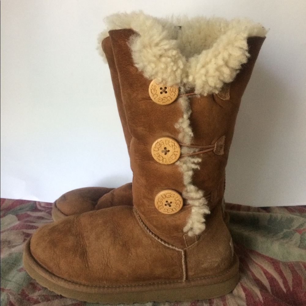 Button-side UGGs