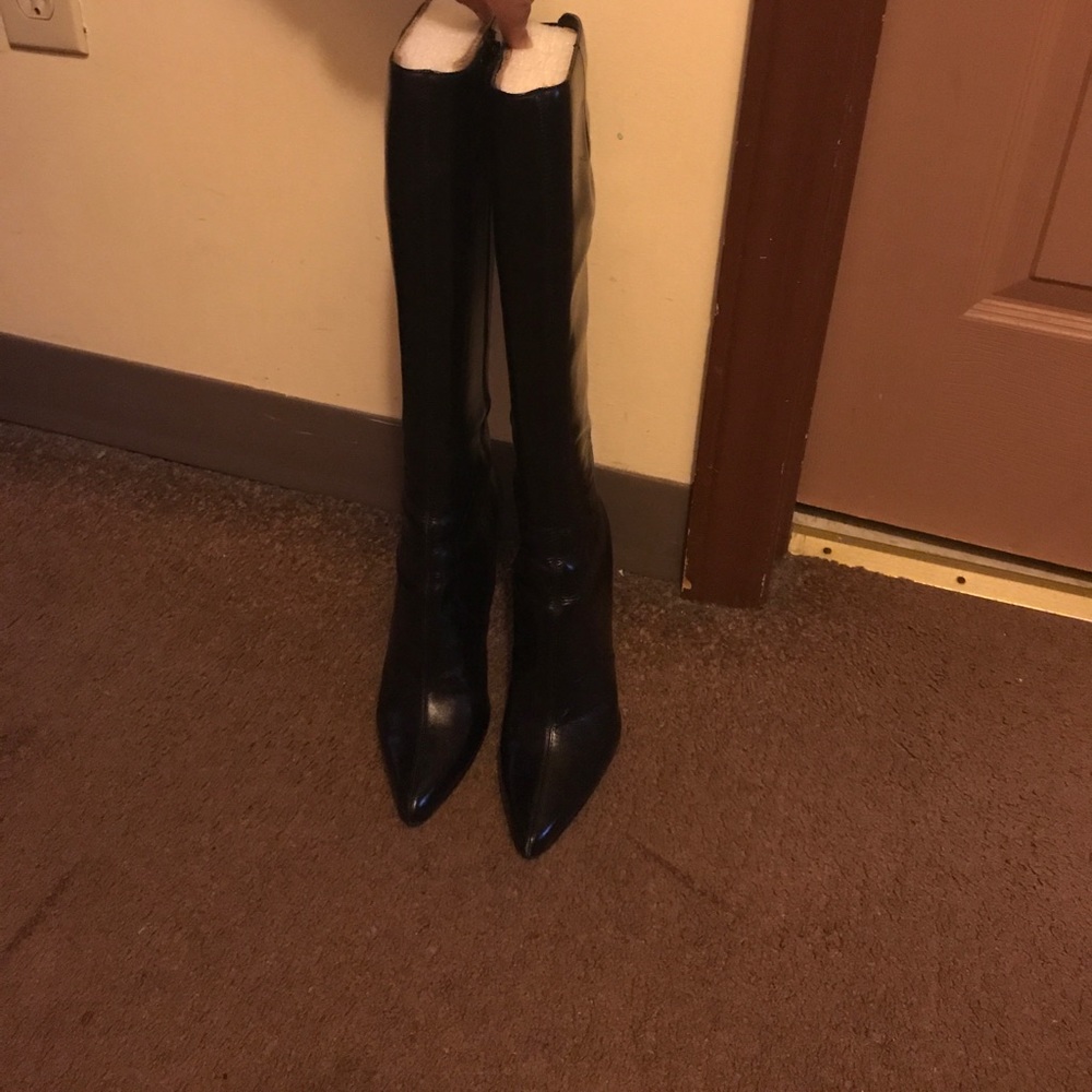 Leather boots to the calve