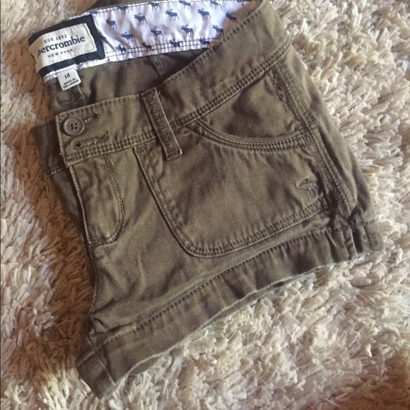 Girls Abercrombie Shorts - Picture 3 of 4