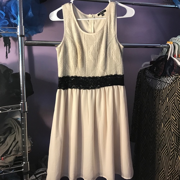 Monteau white dress with black lace middle - Picture 1 of 1