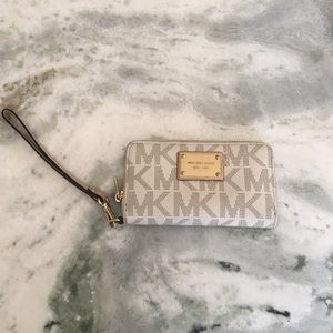 Michael Kors Wristlet Wallet